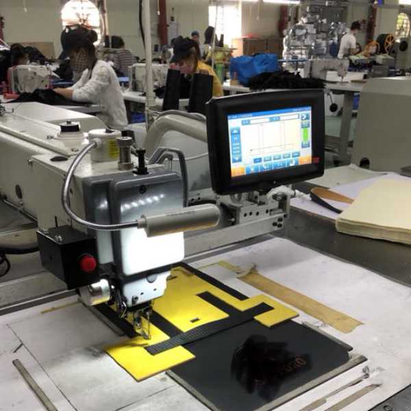 電腦車生產(chǎn)現(xiàn)場2.jpg 電腦車生產(chǎn)現(xiàn)場2.jpg